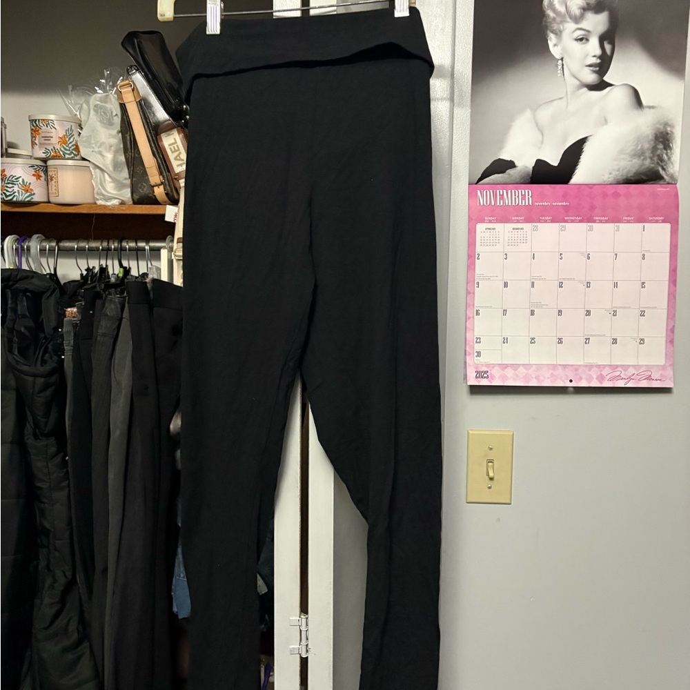 Victoria’s Secret Black Women's logo leggings - Picture 1 of 4